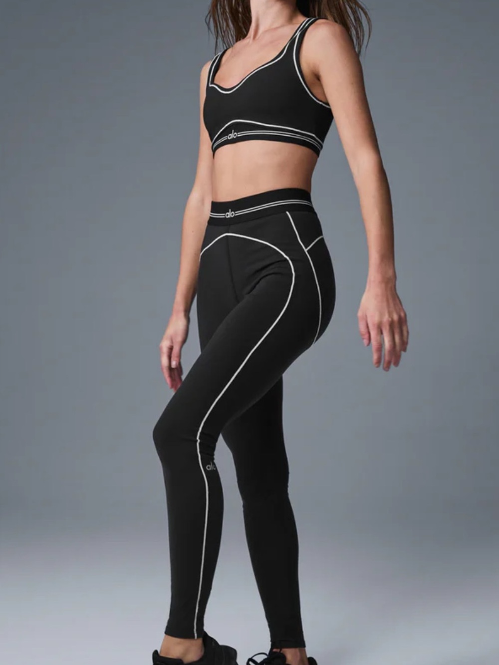 Alo Yoga - Airbrush Heart Throb Bra & leggings